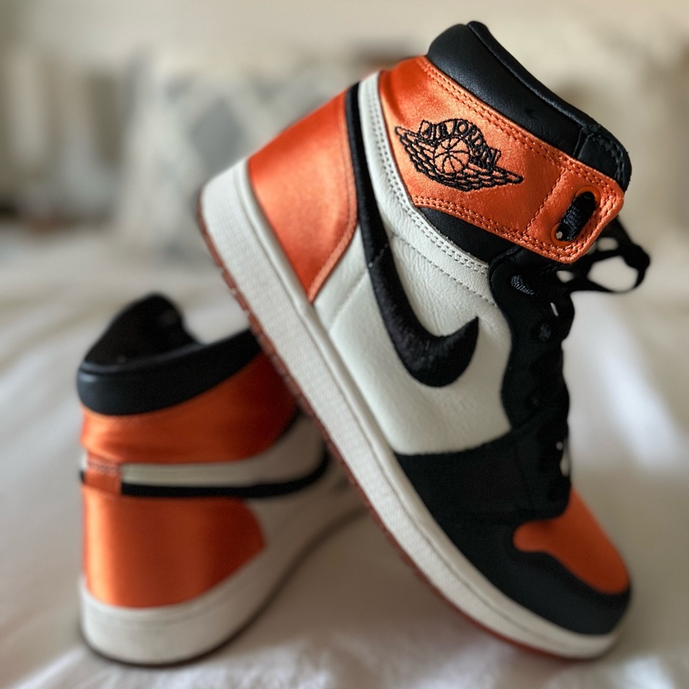 Jordan 1 Satin Shatterboard sneakers